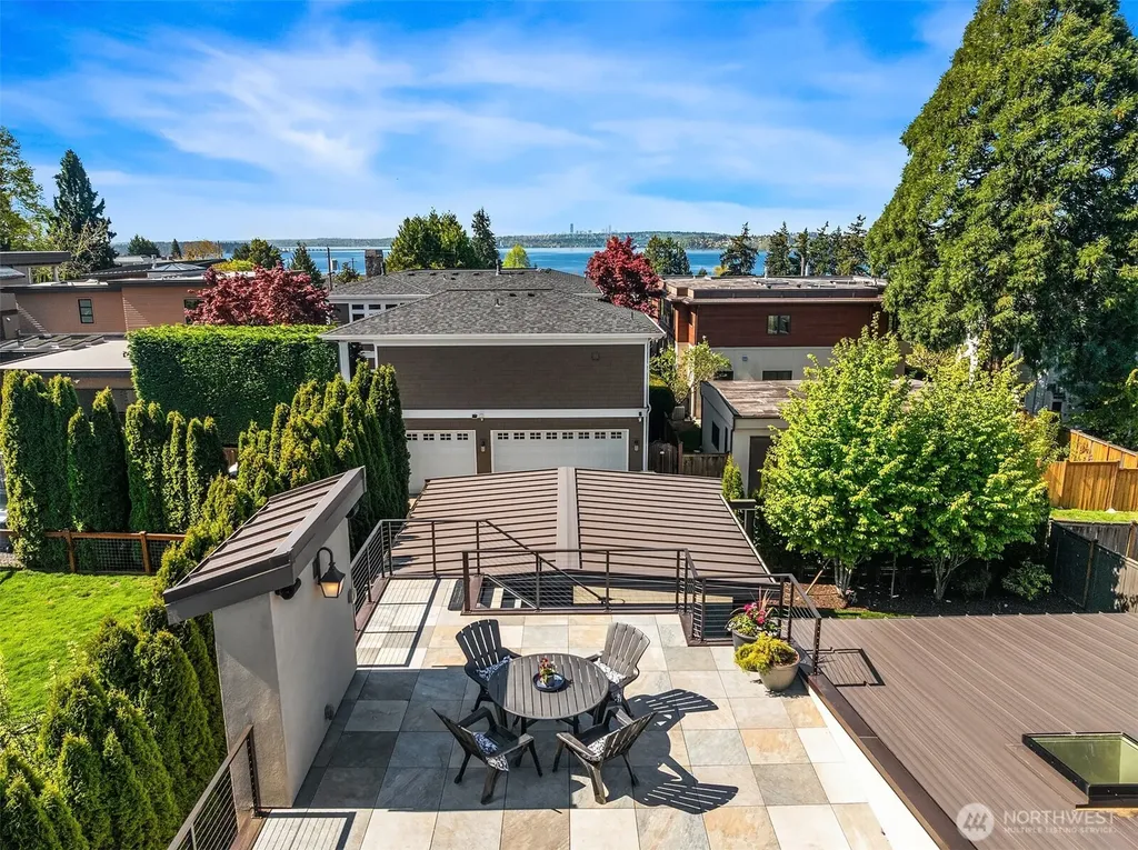 525 16th Avenue W Kirkland WA 98033