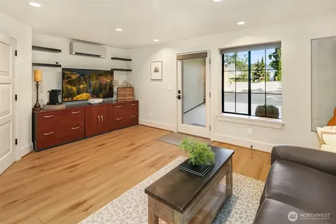 525 16th Avenue W Kirkland WA 98033