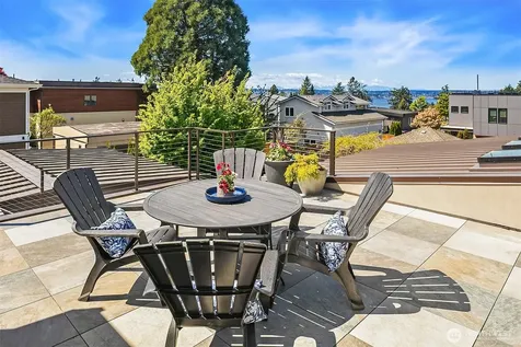 525 16th Avenue W Kirkland WA 98033