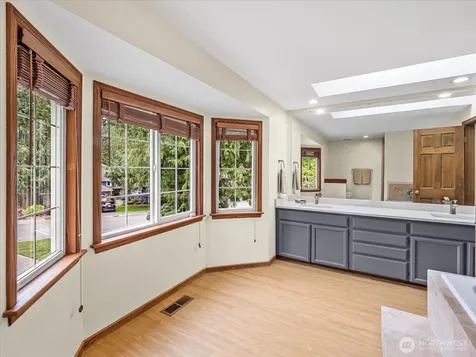 2837 220th Place NE Sammamish WA 98074