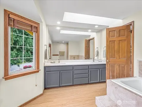 2837 220th Place NE Sammamish WA 98074