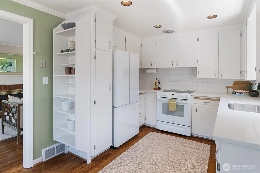 4550 47th Avenue NE Seattle WA 98105