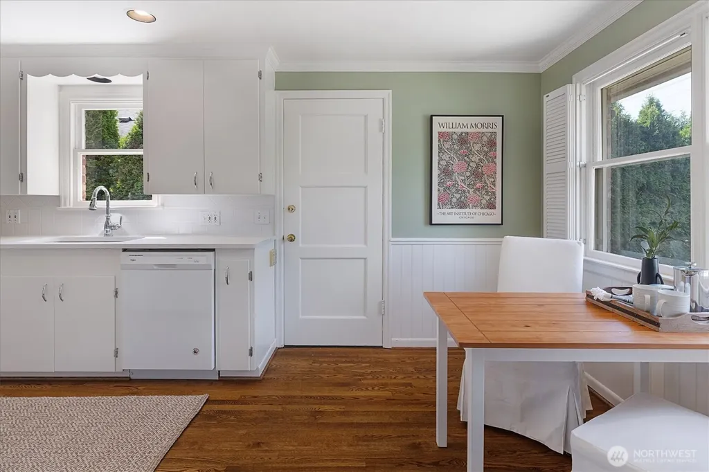 4550 47th Avenue NE Seattle WA 98105