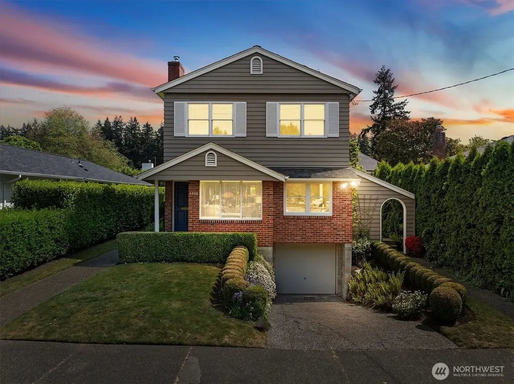 4550 47th Avenue NE Seattle WA 98105