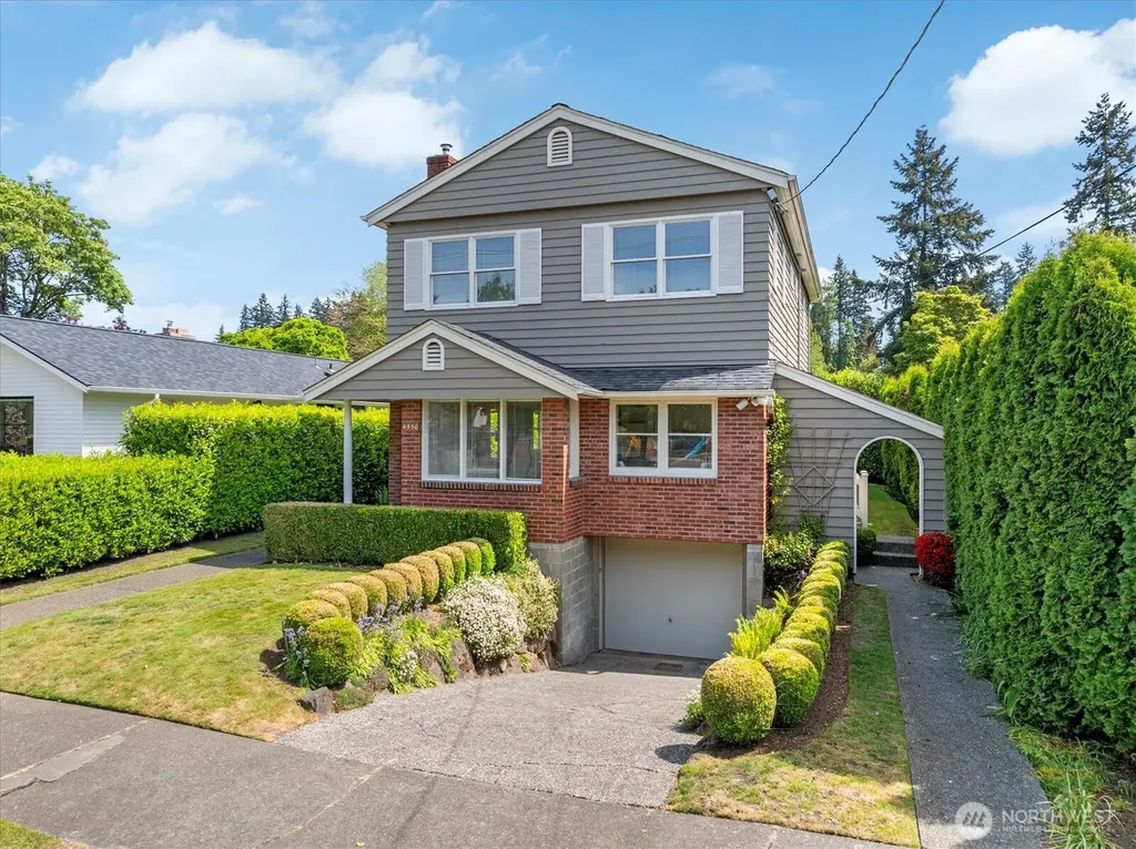 4550 47th Avenue NE Seattle WA 98105