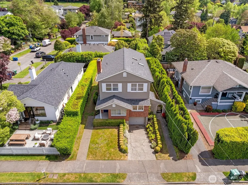 4550 47th Avenue NE Seattle WA 98105