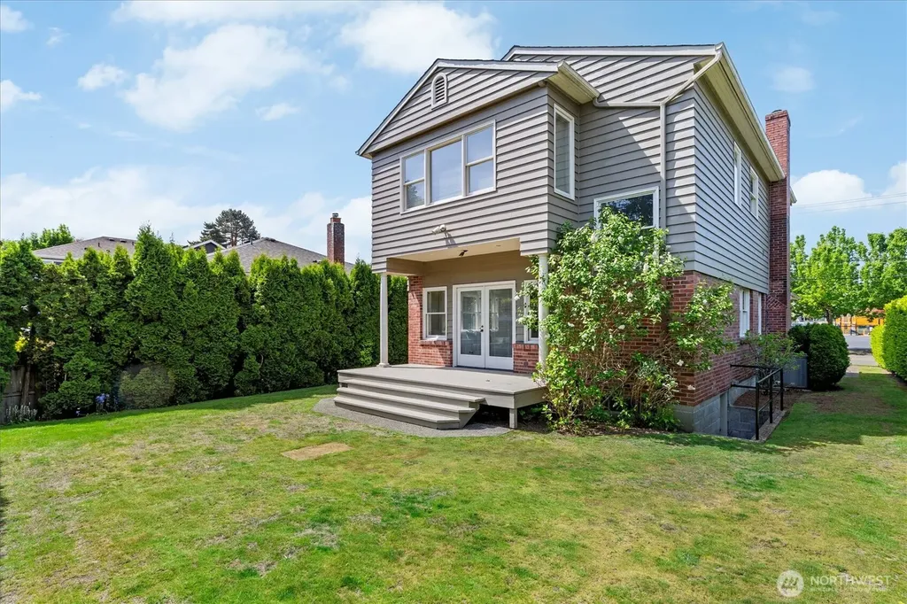 4550 47th Avenue NE Seattle WA 98105