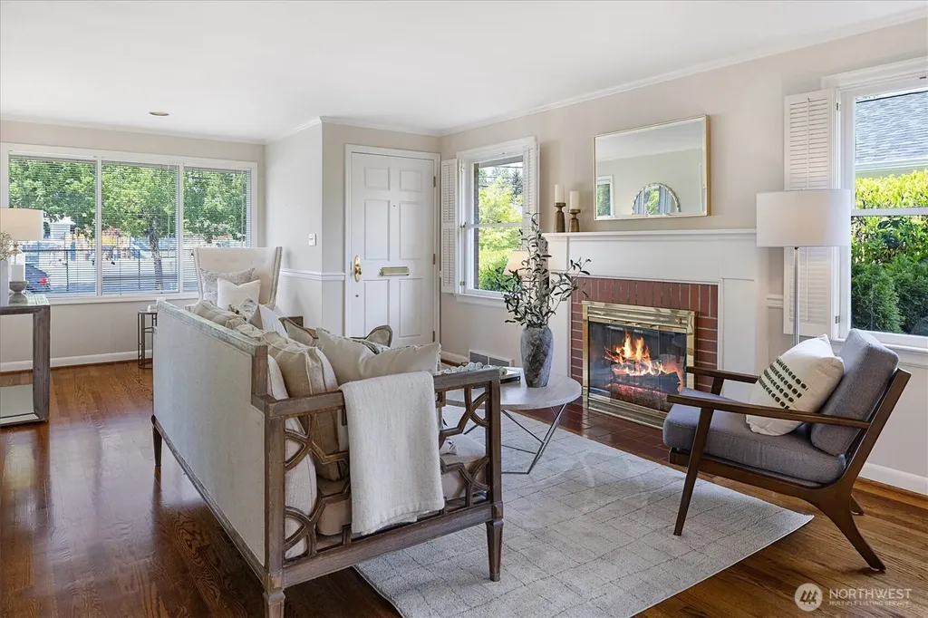 4550 47th Avenue NE Seattle WA 98105