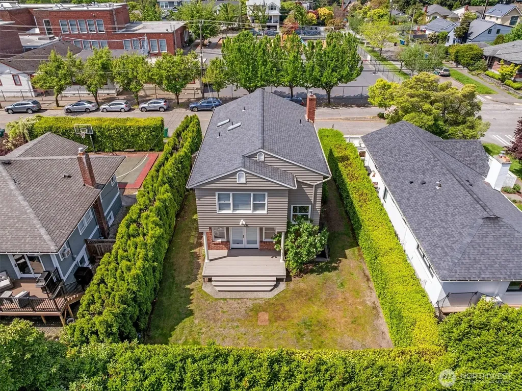 4550 47th Avenue NE Seattle WA 98105