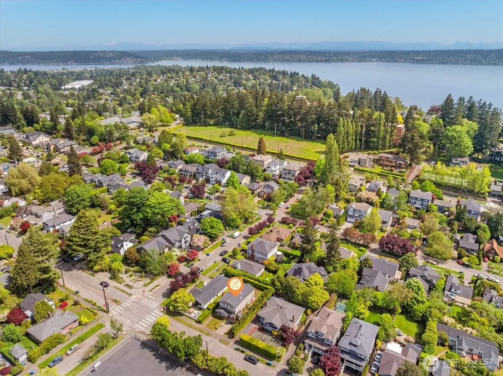 4550 47th Avenue NE Seattle WA 98105