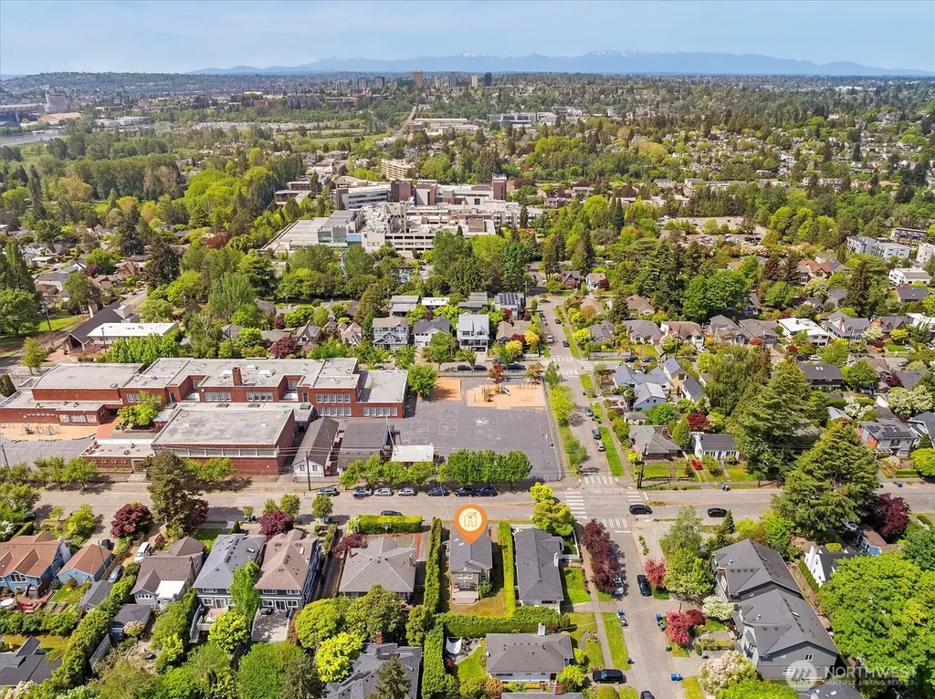 4550 47th Avenue NE Seattle WA 98105