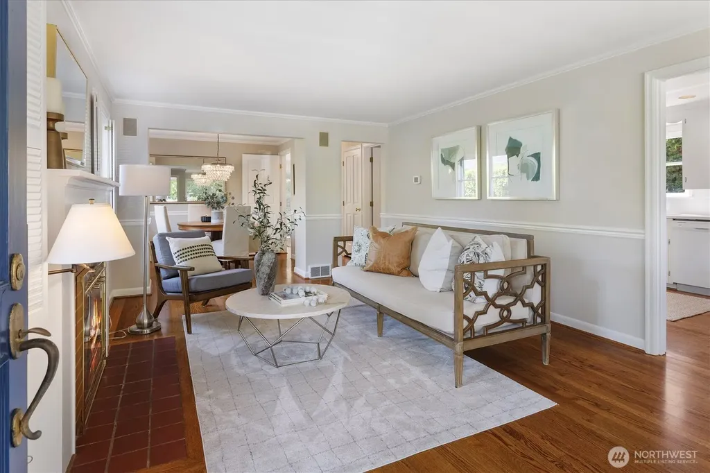 4550 47th Avenue NE Seattle WA 98105