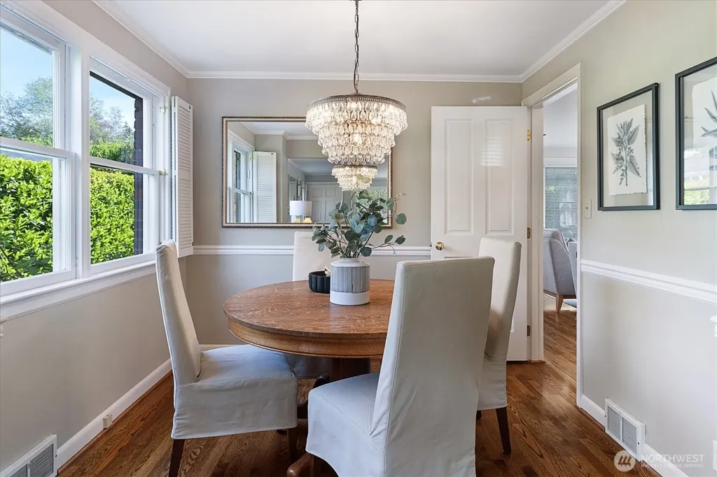 4550 47th Avenue NE Seattle WA 98105
