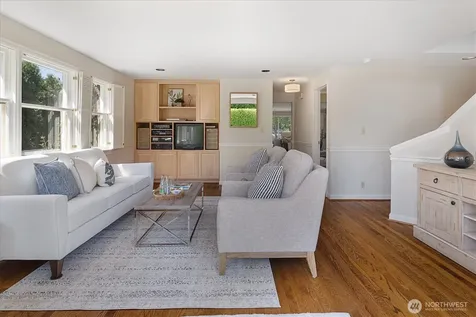 4550 47th Avenue NE Seattle WA 98105