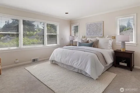 4550 47th Avenue NE Seattle WA 98105
