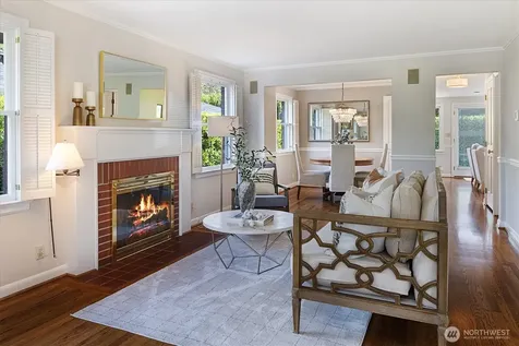 4550 47th Avenue NE Seattle WA 98105