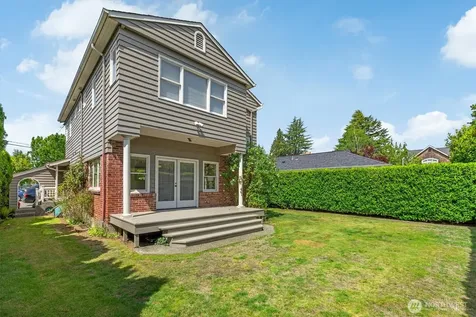 4550 47th Avenue NE Seattle WA 98105