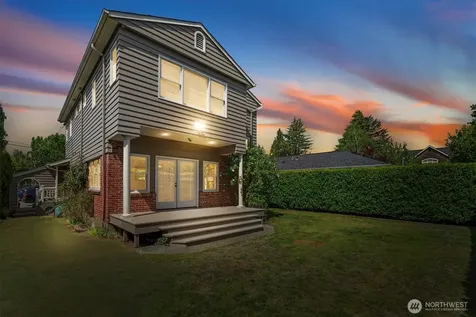 4550 47th Avenue NE Seattle WA 98105