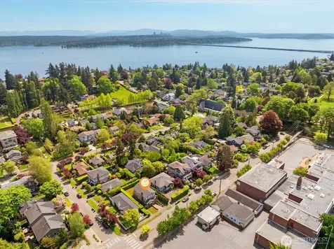 4550 47th Avenue NE Seattle WA 98105
