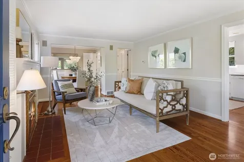 4550 47th Avenue NE Seattle WA 98105