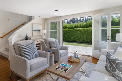 4550 47th Avenue NE Seattle WA 98105