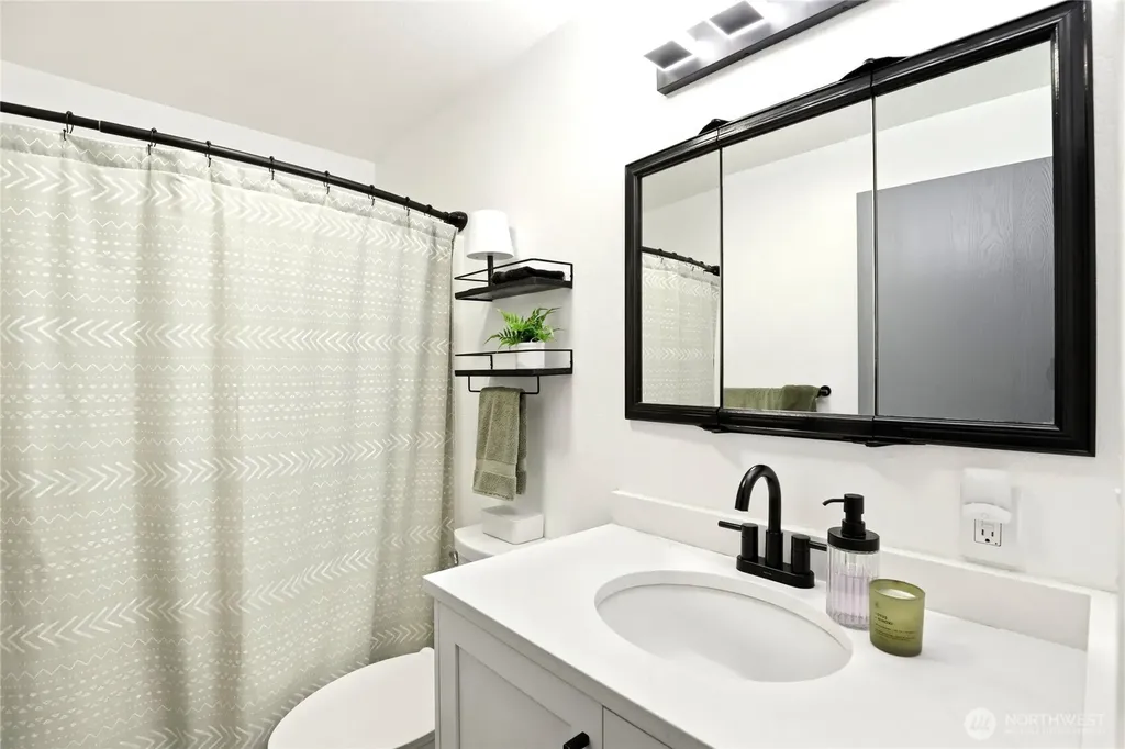 3957 NW Fairway Lane Bremerton WA 98312
