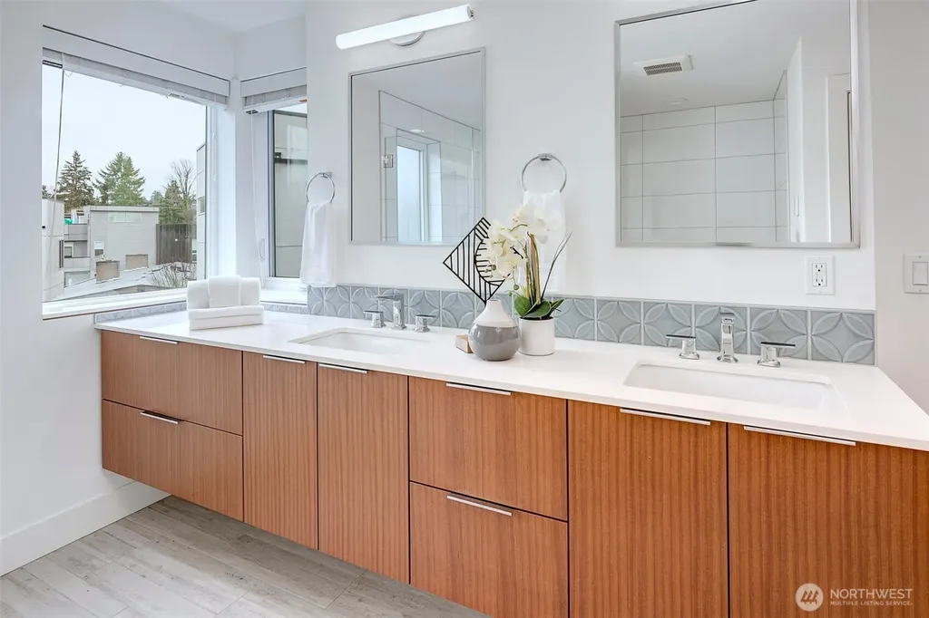 4274 NE 50th Street Seattle WA 98105