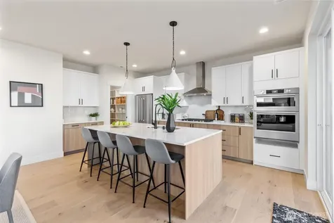 25 213th Place SW Bothell WA 98021