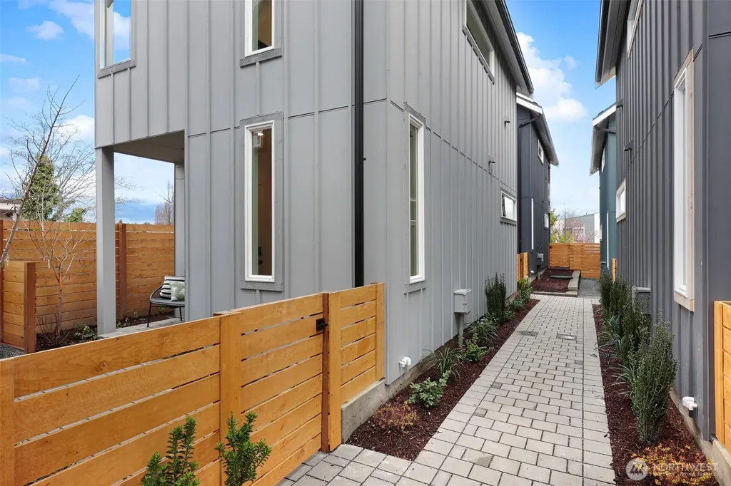 2006 19th Avenue S Seattle WA 98144