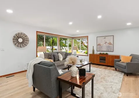 4902 NE 7th Place Renton WA 98059