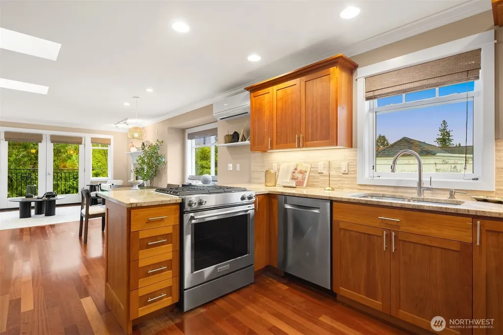 6235 31st Avenue NE Seattle WA 98115