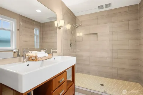 6235 31st Avenue NE Seattle WA 98115