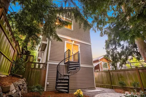 6235 31st Avenue NE Seattle WA 98115