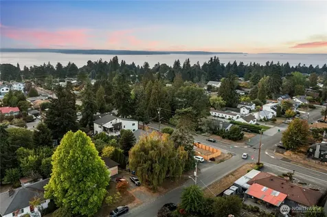 9731 13th Avenue NW Seattle WA 98117