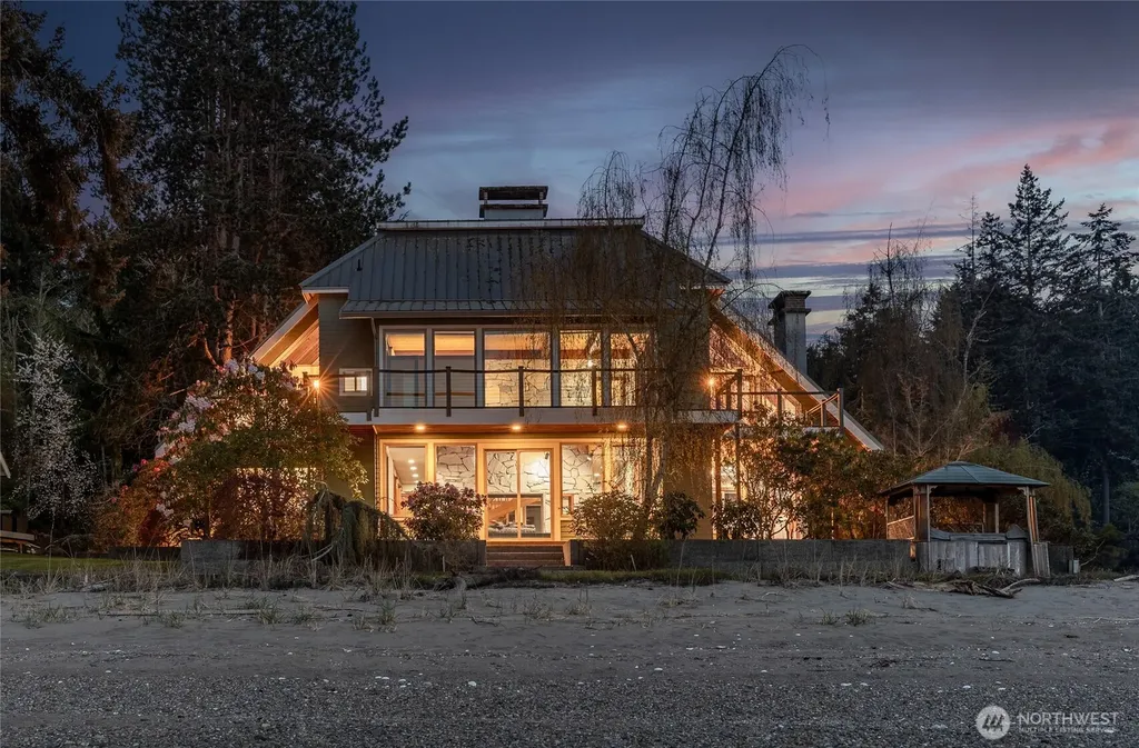 1105 14th Avenue Fox Island WA 98333