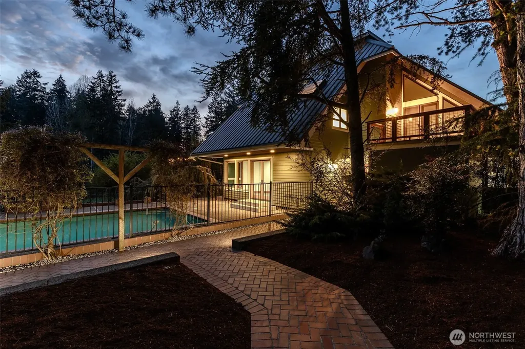 1105 14th Avenue Fox Island WA 98333
