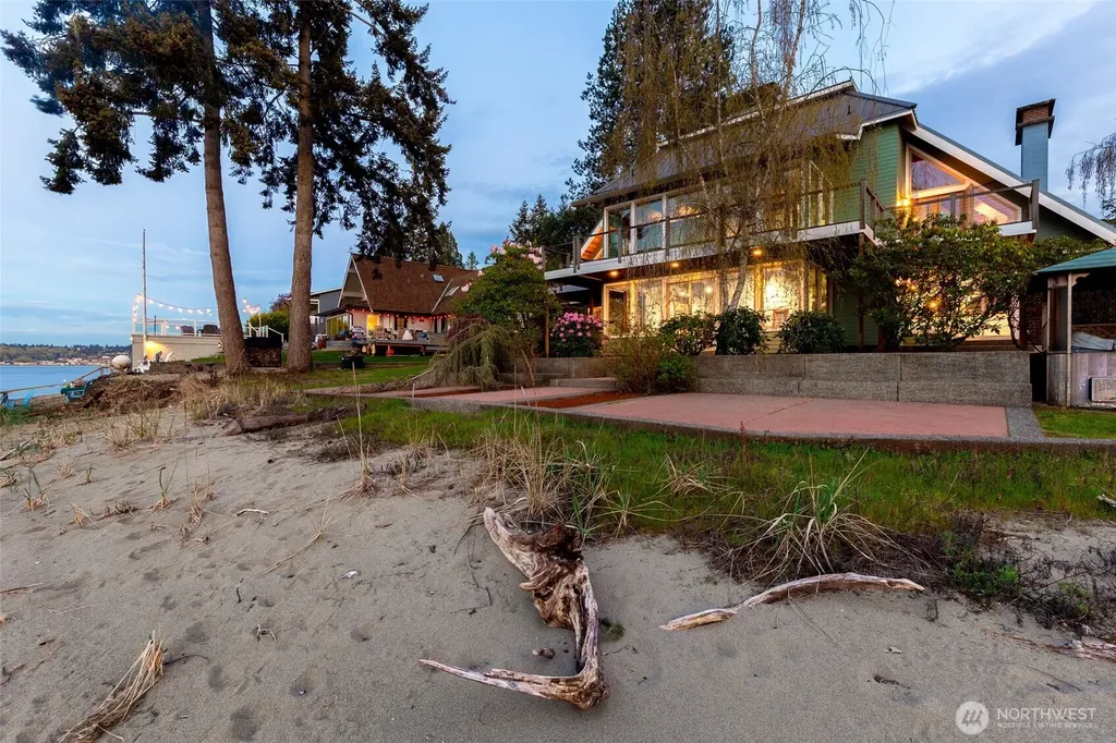 1105 14th Avenue Fox Island WA 98333