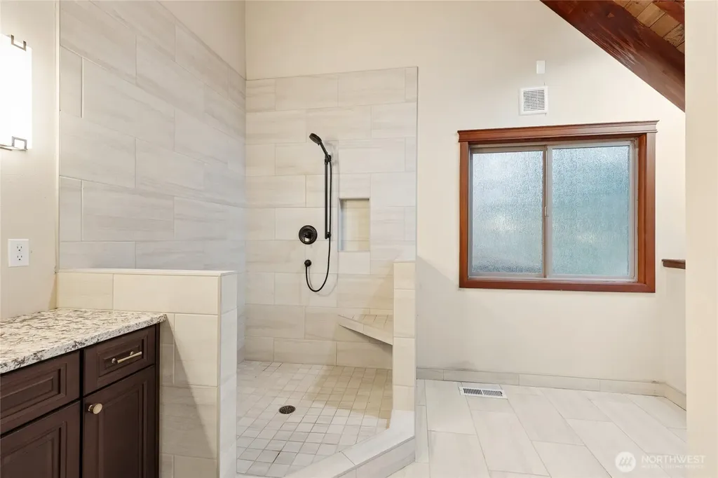 1105 14th Avenue Fox Island WA 98333