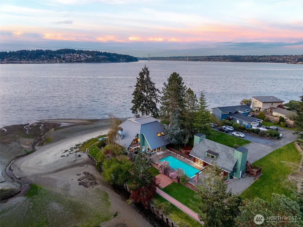 1105 14th Avenue Fox Island WA 98333