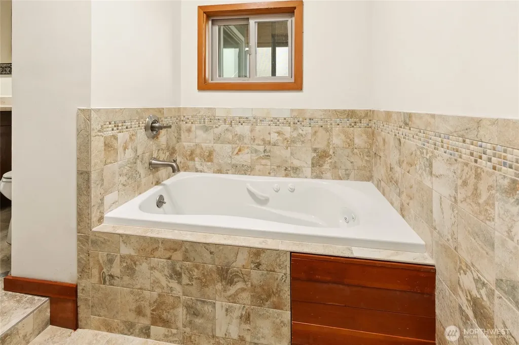 1105 14th Avenue Fox Island WA 98333
