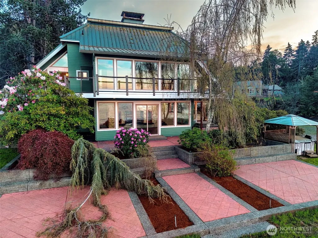 1105 14th Avenue Fox Island WA 98333