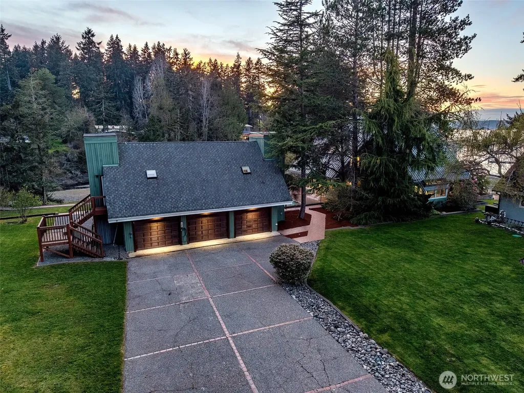 1105 14th Avenue Fox Island WA 98333