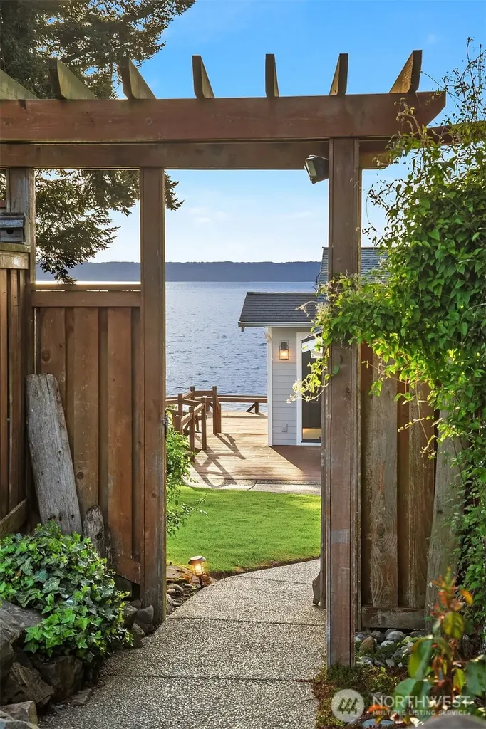 19312 Soundview Drive NW Stanwood WA 98292