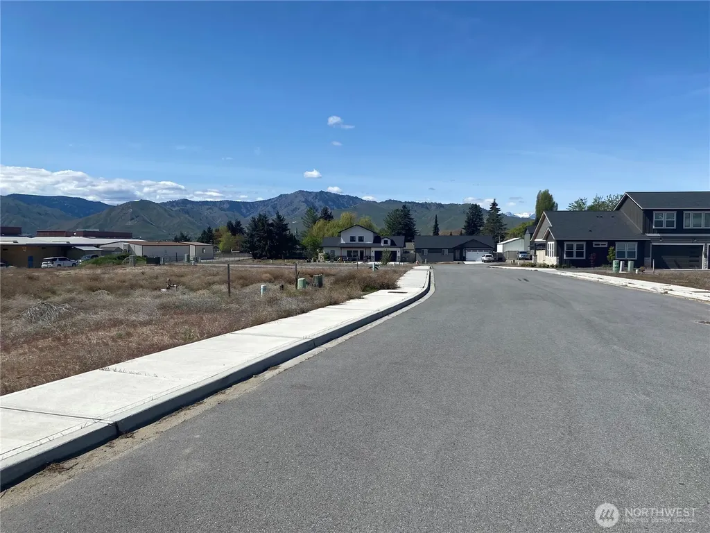 183 Harold Street NE East Wenatchee WA 98802
