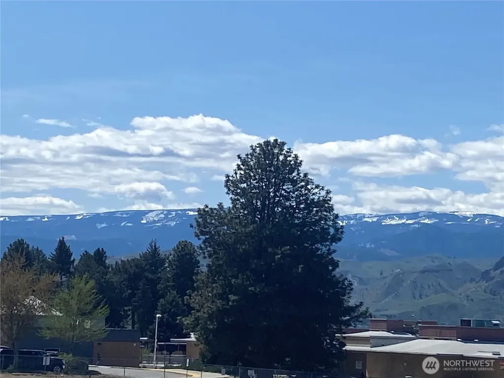 183 Harold Street NE East Wenatchee WA 98802