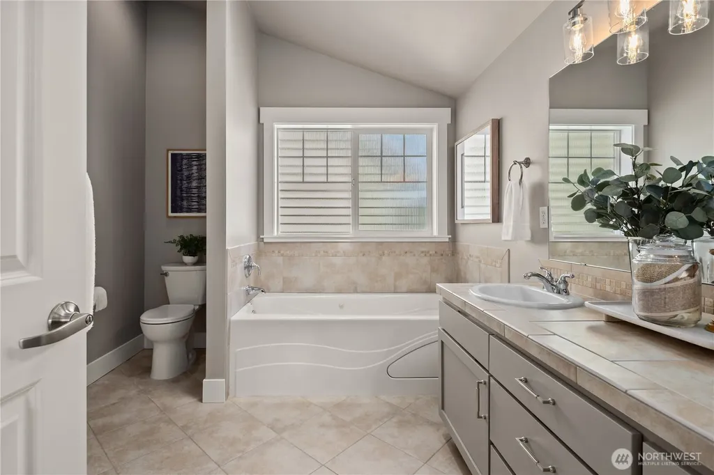 5015 8th Avenue NW Seattle WA 98107