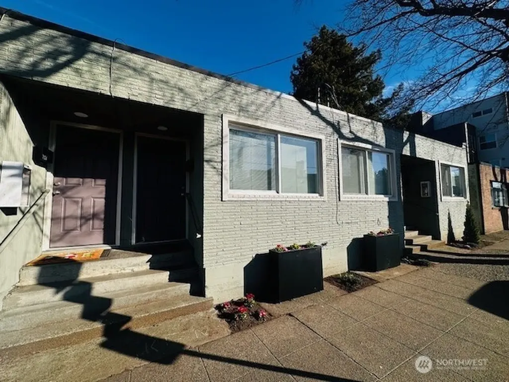 7618 Greenwood Avenue N Seattle WA 98103