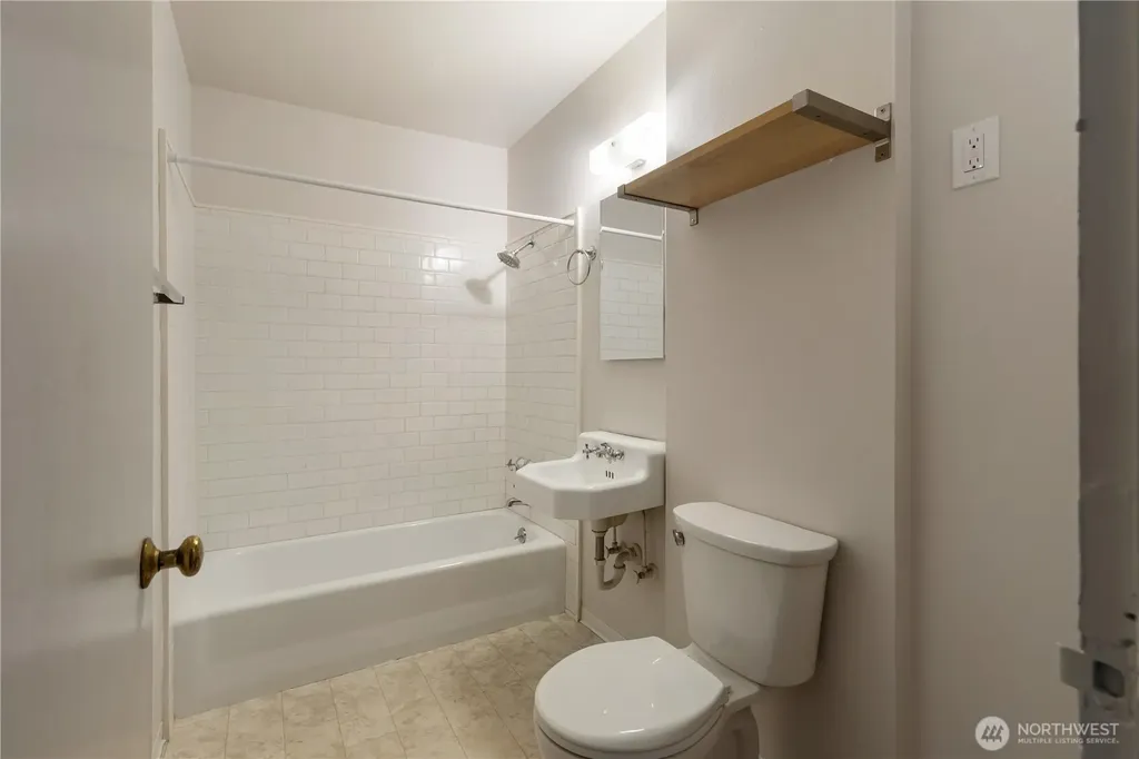 7618 Greenwood Avenue N Seattle WA 98103