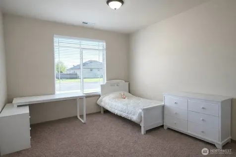 1747 Sunshine Avenue West Richland WA 99353
