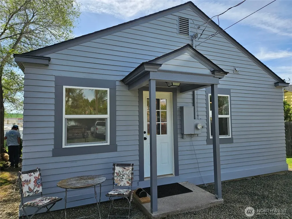 108 W 3rd Street Lind WA 99341
